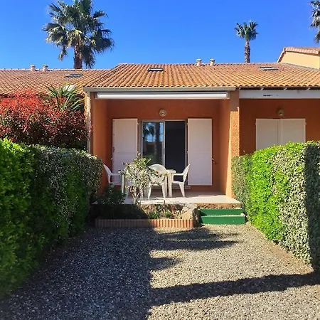 Holiday home Pavillon Pour 4 Personnes Dans Avec Piscine