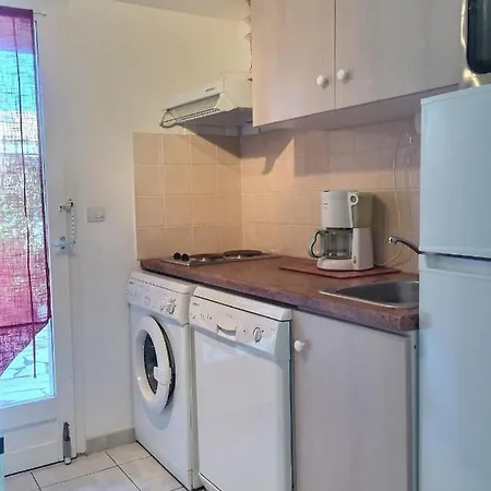 Pavillon Pour 4 Personnes Dans Avec Piscine