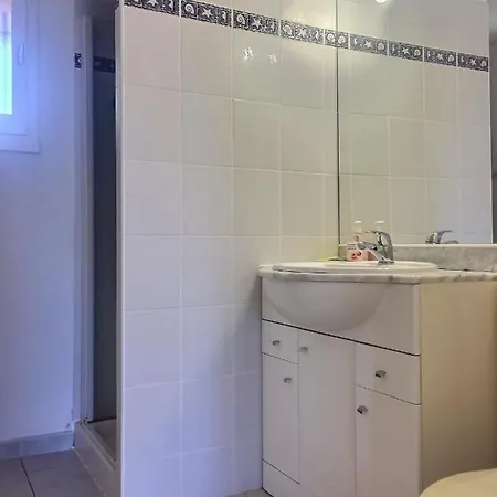 Pavillon Pour 4 Personnes Dans Avec Piscine * Valras-Plage
