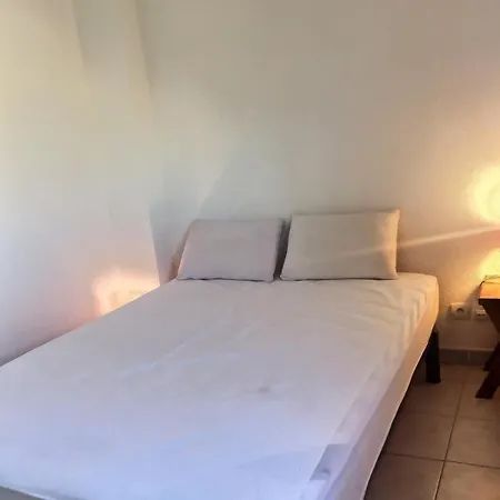 Pavillon Pour 4 Personnes Dans Avec Piscine Hébergement de vacances *